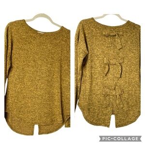 Blu Pepper Soft Lightweight Sweater with Bows on Back Sz M